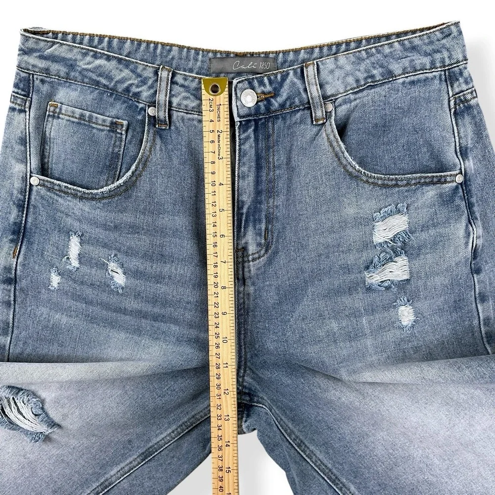 Cali 1850 Shorts Women 13/31 (ACTUAL 33x15) Blue Distressed Jorts Denim Baggy